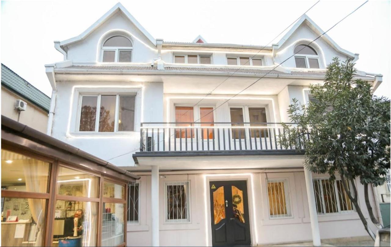 7 Star Bed and Breakfast Tbilisi Buitenkant foto