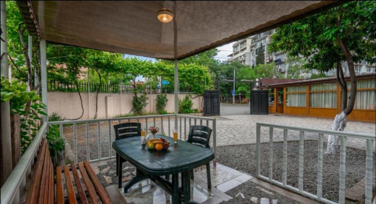 7 Star Bed and Breakfast Tbilisi Buitenkant foto