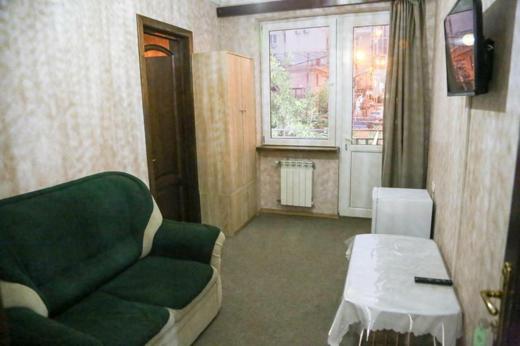 7 Star Bed and Breakfast Tbilisi Buitenkant foto