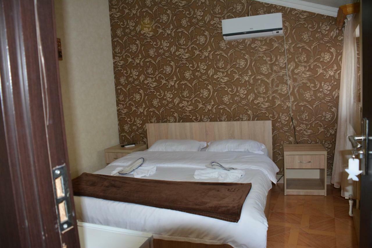 7 Star Bed and Breakfast Tbilisi Buitenkant foto